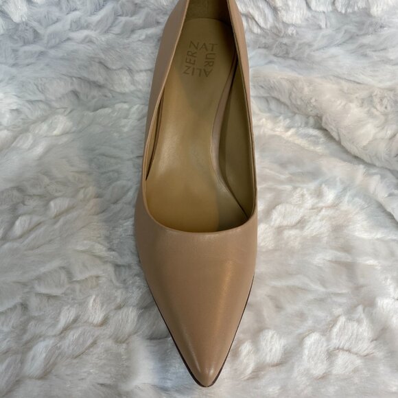 Naturalizer NWT  Heels in Beige  10.5 - Picture 2 of 8